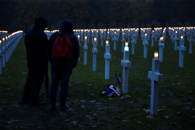 Les tombes de 3.500 soldats américains illuminées à Romagne-sous-Montfaucon (Meuse), le 11 novembre 2017 