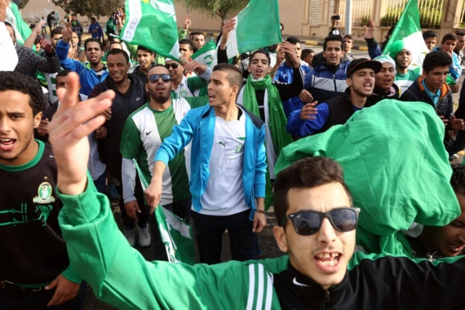 Des supporteurs libyens viennent assister au match de leur équipe nationale contre les Hearts of Oak ghanéens, le 15 décembre 2015 au Stade international de Tripoli