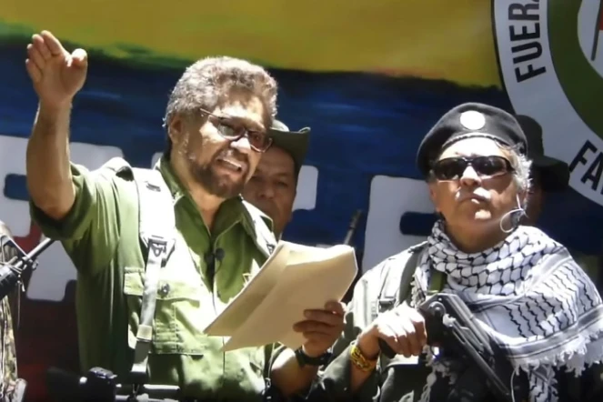 Ivan Marquez (g) et Jesus Santrich apparaissant dans une vidéo tournée dans la jungle du sud-est de la Colombie diffusée le 29 août 2019 