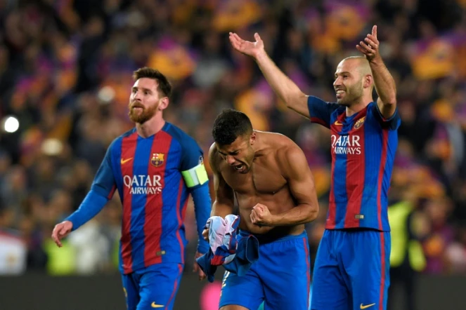 La joie et le soulagement des Barcelonais Lionel Messi, Rafinha et Javier Mascherano à la fin du 8e de finale retour face au PSG, le 8 mars 2017 au Camp Nou
