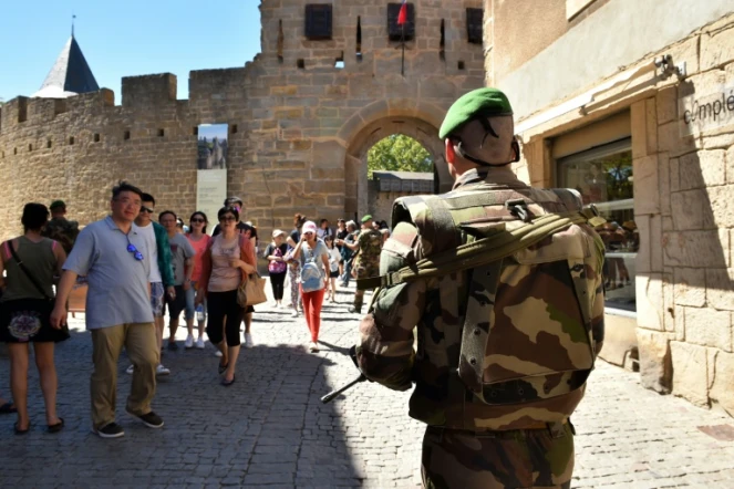 Un légionnaire en patrouille le 2 août 2016 à Carcassonne