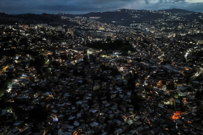 Vue aérienne du quartier de Petare, à Caracas, le 30 août 2024 