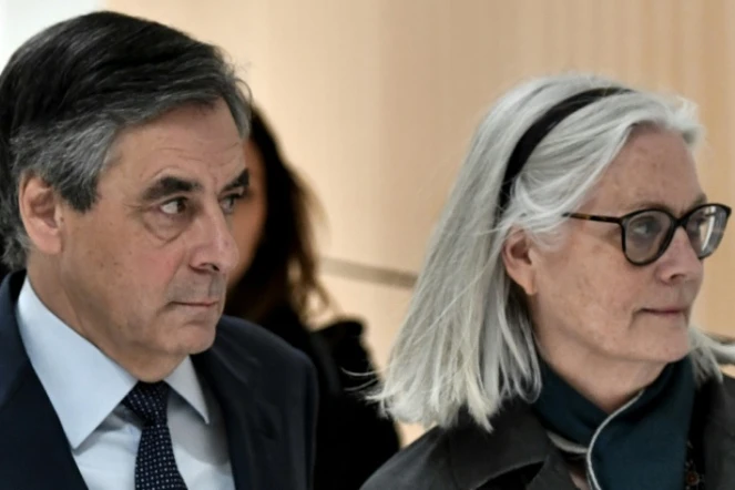 L'ancien Premier ministre François Fillon et son épouse Penelope, accusés d'emplois fictifs, le 27 février 2020, au palais de justice de Paris