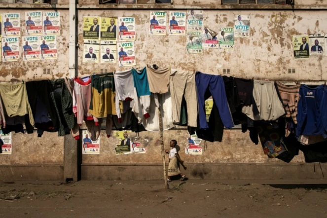 Affiches électorales à Mbare, près de Harare, le 20 août 2023