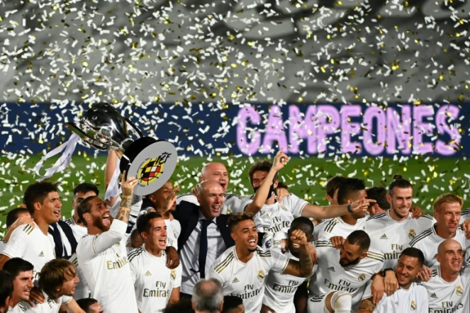 Les joueurs du Real Madrid fêtent leur titre de champions d'Espagne conquis le 16 juillet 2020 au stade Alfredo di Stéfano