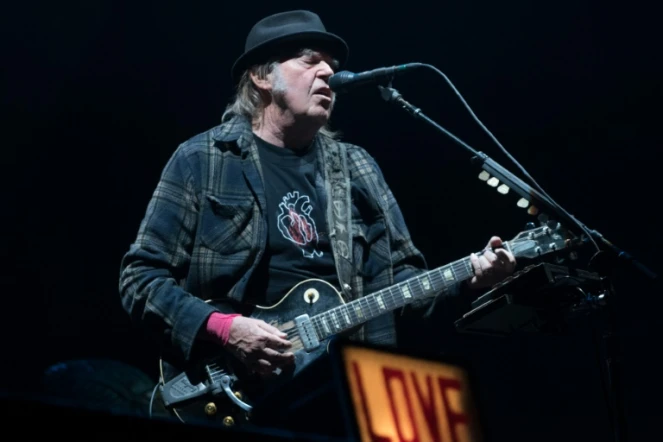 Le rockeur Neil Young, lors d'un concert à Québec au Canada, le 6 juillet 2018