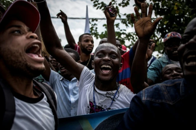 De jeunes supporters d'un candidat d'opposition à Kinshasa le 21 novembre 2018
