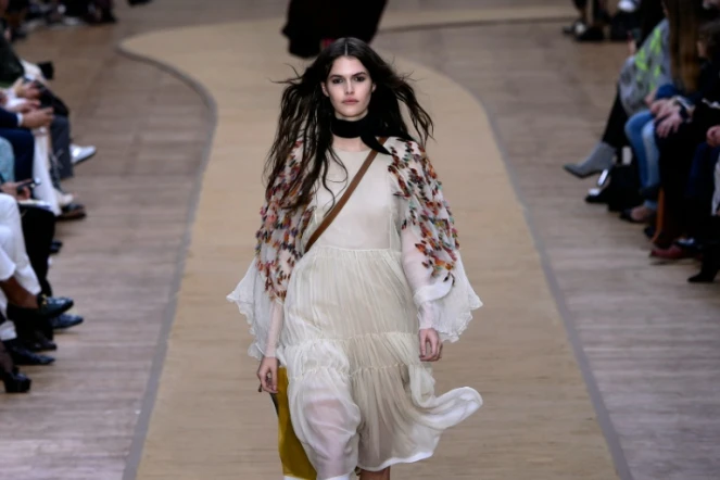 Un modèle de la collection Chloé présenté le 3 mars 2016 lors de la fashion week à Paris