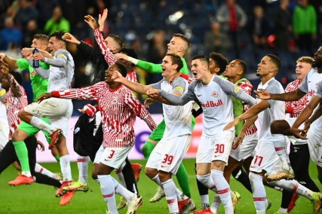 La joie des joueurs de Salzbourg, après avoir battu Lille, 2-1, lors de leur match de poule de la Ligue des Champions, le 29 septembre 2021 à Salzbourg