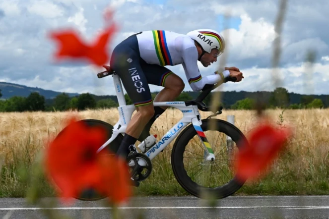 L'Italien Filippo Ganna, vainqueur du contre-la-montre lors de la 4e étape du Critérium du Dauphiné, au nord de Montbrison (Loire), le 8 juin 2022