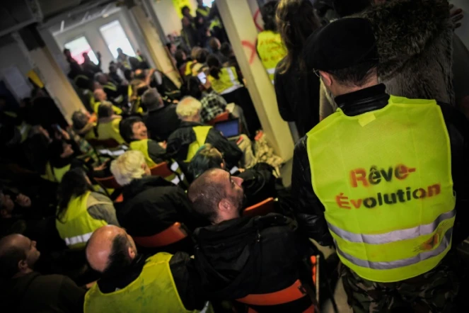 Des "gilets jaunes" délégués participent à l'"Assemblée des assemblées" le 5 avril 2019 à Saint-Nazaire (Loire-Atlantique)