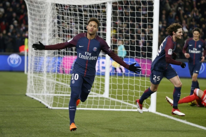 L'attaquant du PSG Neymar exulte après un but face à l'OM au Parc des Princes, le 25 février 2018 