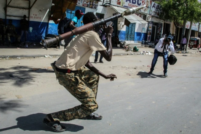Un membre d'une milice antigouvernementale à Mogadiscio, le 25 avril 2021