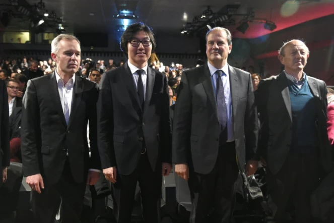 Francois de Rugy (g), Jean-Vincent Placé (2e g), Jean-Luc Bennahmias (d) et Jean-Christophe Cambadélis lors du congrès fondateur de l'UDE à Paris, le 17 octobre 2015