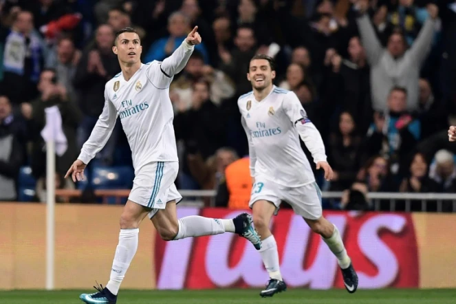 Les joueurs du Real Cristiano Ronaldo et Mateo Kovacic après un but contre Dortmund, le 6 décembre 2017 à Madrid