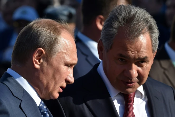 Le président Vladimir Poutine et le ministre russe de la Défense, Sergueï Choïgou, le 25 août 2015 à Moscou