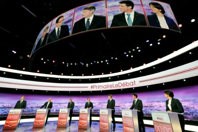 Vue générale du plateau de TF1 lors du débat télévisé entre les candidats à la primaire du PS, le 12 janvier 2017 à la Plaine-Saint-Denis