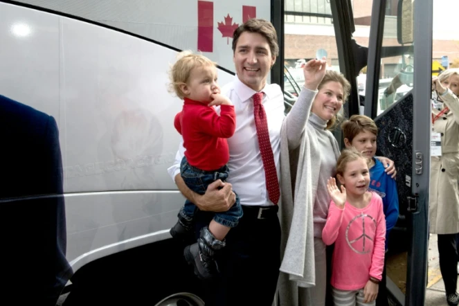 Justin Trudeau, sa femme Sophie Grégoire et leurs enfants Ella Grace, Hadrien et Xavier, à Montréal le 19 octobre 2015
