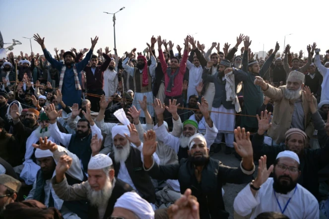 Des manifestants du groupe religieux pakistanais Tehreek-i-Labaik Yah Rasool Allah Pakistan (TLYRAP) à Islamabad, le 26 novembre 2017