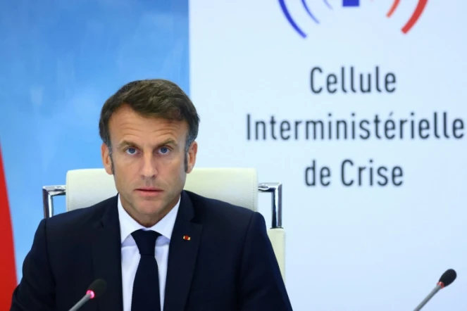 Le président français Emmanuel Macron, lors d'une réunion de la Cellule interministerielle de crise sur les émeutes urbaines, le 30 juin 2023 à Paris