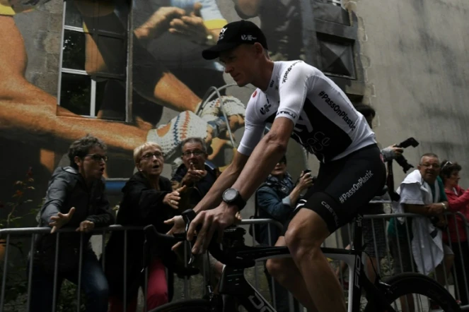 Chris Froome conspué par le public du Tour de France à la La Roche-sur-Yon, lors de la présentation des équipes