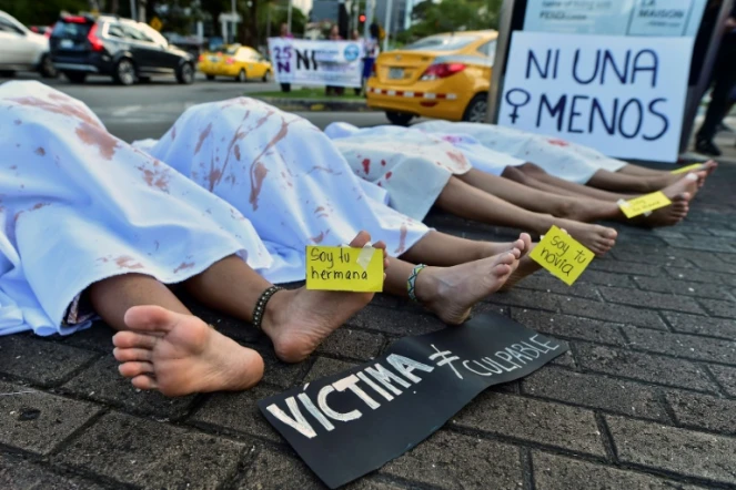 Manifestation à la mémoire des victimes de féminicides à Panama, le 25 novembre 2019