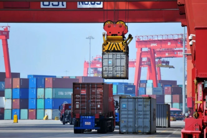 Des conteneurs au port de Qingdao, le 8 juin 2018 en Chine