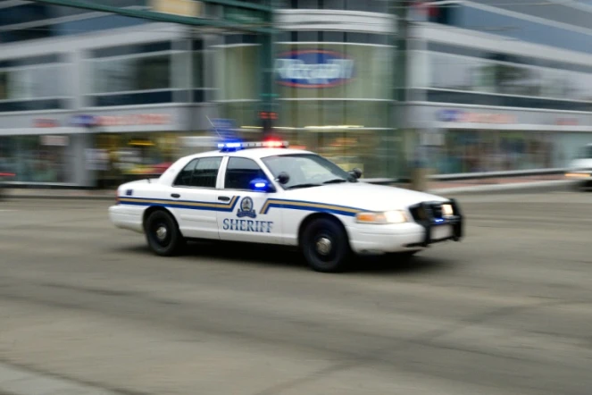 Voiture de shérif dans des rues d'Edmonton au Canada, le 21 octobre 2009