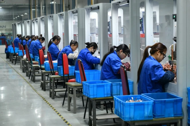 Dans une usine de composants électroniques à Fuyang, dans l'est de la Chine, le 16 janvier 2024