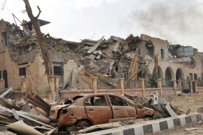 Destructions à Deir Ezzor lors des opérations des forces gouvernementales syriennes contre les jihadistes du Groupe Etat islamique, le 5 novembre 2017