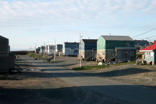 Une rue du village inuit de Umiujaq, dans le grand nord canadien sur les rives de la baie d'Hudson, le 19 septembre 2015