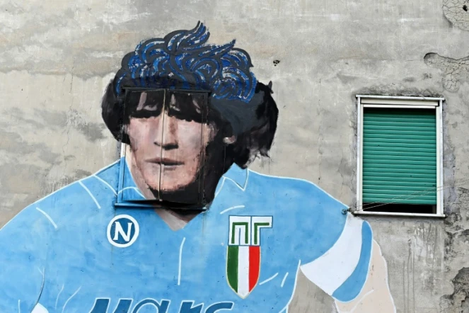 Portrait de l'idole Diego Maradona sur un mur, dans les Quartieri Spagnoli, à Naples, le 20 novembe 2019