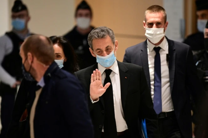 L'ancien président de la République Nicolas Sarkozy arrive au tribunal où il est jugé pour des accusations de corruption, à Paris le 7 décembre 2020