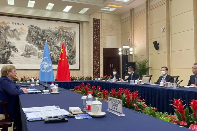 La cheffe de l'ONU pour les droits de l'homme Michelle Bachelet rencontre le ministre chinois des Affaires étrangères Wan Yi, le 23 mai 2022 à Canton, dans le sud de la Chine