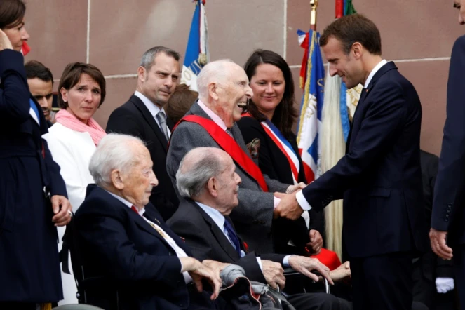 L'ancien secrétaire de Jean Moulin, le Compagnon de la Libération Daniel Cordier a été élevé au grade de Grand-Croix, le plus élevé de la Légion d'honneur par Emmanuel Macron, au Mont Valérien à Suresnes le 18 juin 2018