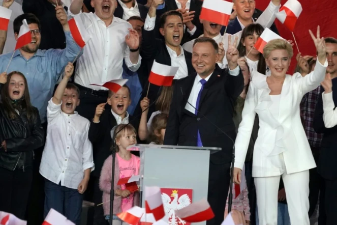 Le président sortant Andrzej Duda et sa femme Agata, le 12 juillet 2020 à Pultusk, en Pologne