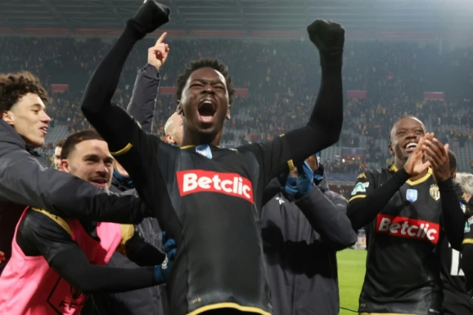 La joie des Monégasques, qualifiés pour les 16e de la Coupe de France, en écartant Lens aux tirs au but, le 7 janvier 2023 à Bollaert