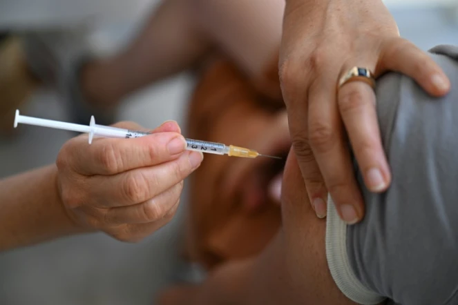 la vaccination, associée à une sensibilisation des personnes à risque et un isolement des cas contacts, a permis d'endiguer l'épidémie de mpox 2022