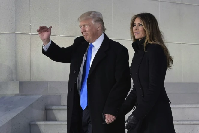 Donald Trump et sa femme Melania à leur arrivée au Lincoln Memorial pour le concert inaugural de l'investiture du président élu le 19 janvier 2017 à Washington 