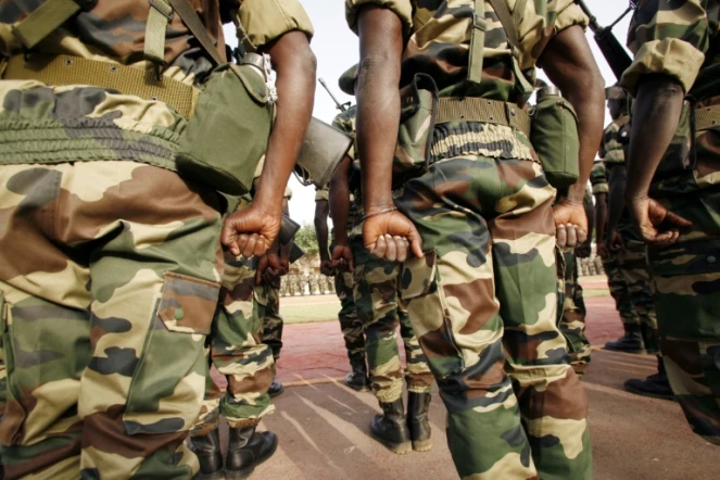 Des soldats sénégalais, le 2 février 2013 près de Dakar