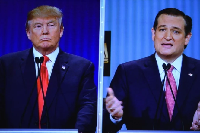 Candidats républicains à la présidentielle, Ted Cruz, sénateur du Texas(D) et le milliardaire Donald Trump, sur un écran géant lors d'un débat à Charleston, Caroline du Sud, le 14 janvier 2016