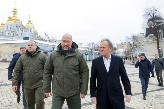 Le Premier ministre ukrainien, Denys Chmygal (g) et son homologue polonais Donald Tusk (d), le 22 janvier 2022 à Kiev