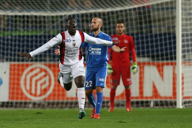 L'attaquant niçois Alexandre Mendy auteur d'un doublé contre Caen en 16e de finale de la Coupe de La Ligue, le 28 octobre 2015 à Caen