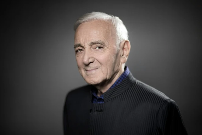 Le chanteur Charles Aznavour pose pour l'AFP, le 16 novembre 2017 à Paris