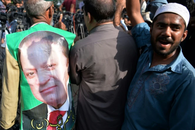 Des partisans du Premier ministre Nawaz Sharif devant le tribunal d'Islamabad, le 19 septembre 2018