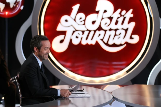 L'animateur Yann Barthès avant le début de son émission "Le Petit Journal" sur Canal +, le 15 mars 2012