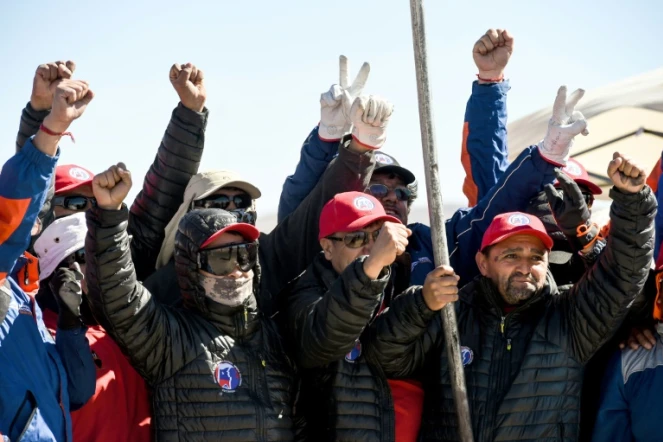 Les travailleurs en grève de la mine d'Escondida, le 16 février 2017 à Antofagasta, au Chili