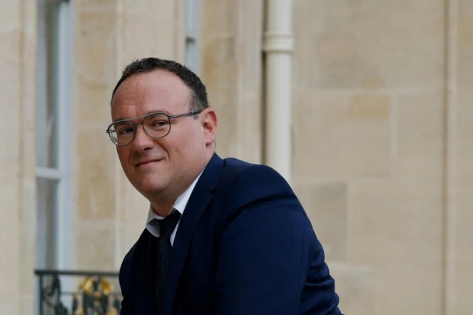 Le ministre des Solidarités, de l'Autonomie et des Personnes handicapées Damien Abad arrive à l'Elysée le 23 mai 2022 à Paris pour le premier conseil des ministres du nouveau gouvernement 