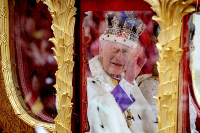 Le roi Charles III après son couronnement à l'abbaye de Westminster, le 6 mai 2023 à Londres 
