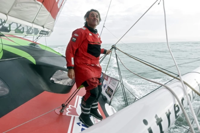 Le skipper français Yannick Bestaven à bord de son bateau "Maitre Coq IV", le 7 octobre 2020, au large de La Rochelle